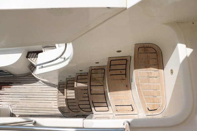 2-Hour Private Yacht 50ft Tour Around Burj Al-Arab - The yacht, the space, and the size question