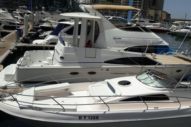 33ft. Yacht Rental on New Year's Eve around Dubai Palm - The first hour: leaving the marina behind