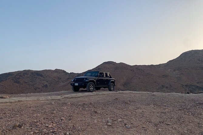4WD Adventure in Uhud Mountain - The 45-minute Jeep Wrangler climb