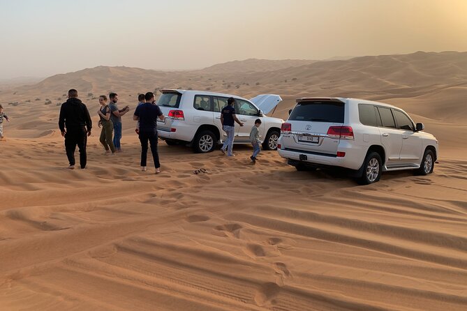 7-hour Small Group 4x4 Desert Safari Tour with Buffet Dinner in Dubai - A small group does not guarantee a private-feeling tour