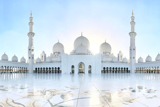 Abu Dhabi City Tour, Emirates Palace, Grand Mosque, Louvre Museum - The Grand Mosque deserves the longest stop