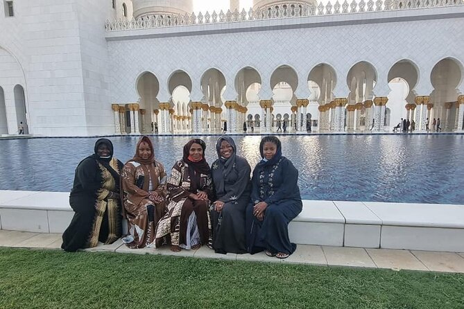 Abu Dhabi City Tour From Dubai - Art, carpets, and the commercial side of the route