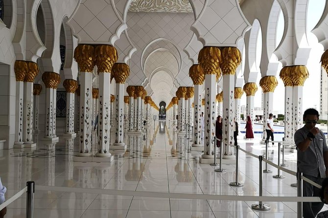 Abu Dhabi City Tour (Grand Mosque & Qasr Al Watan) - Guide Quality and Group Size