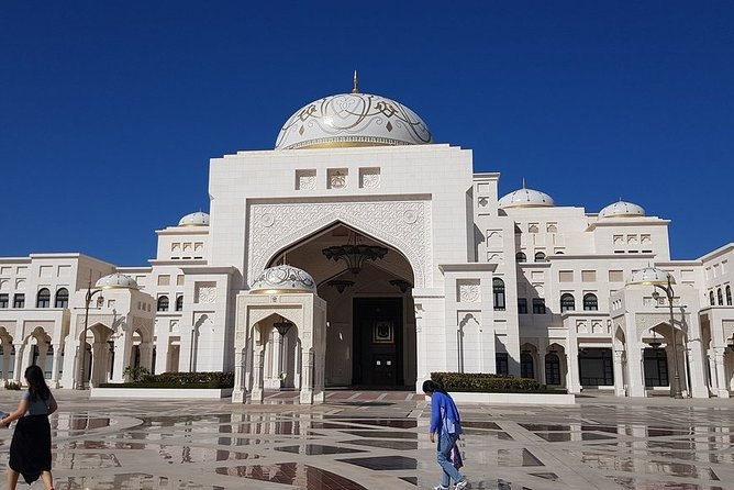 Abu Dhabi Full Day City Tour - The Corniche and Emirates Palace reveal Abu Dhabi’s polished side