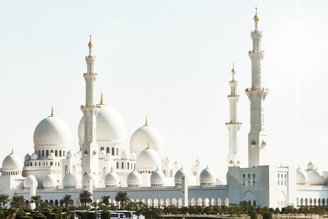 Abu Dhabi Full-Day Tour from Dubai With Spanish-Speaking Guide - An hour inside Sheikh Zayed Grand Mosque