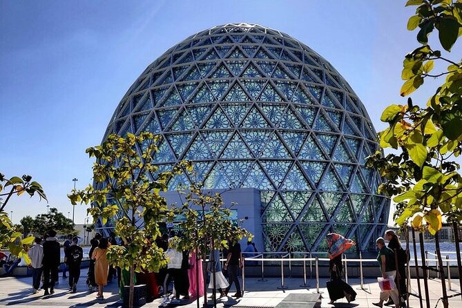Abu Dhabi Half Day City Tour Sharing Experience - Abu Dhabi Dates Market: a short taste of local shopping