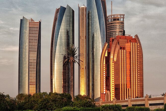 Abu Dhabi Private City Tour - The dates market: buy carefully and compare prices