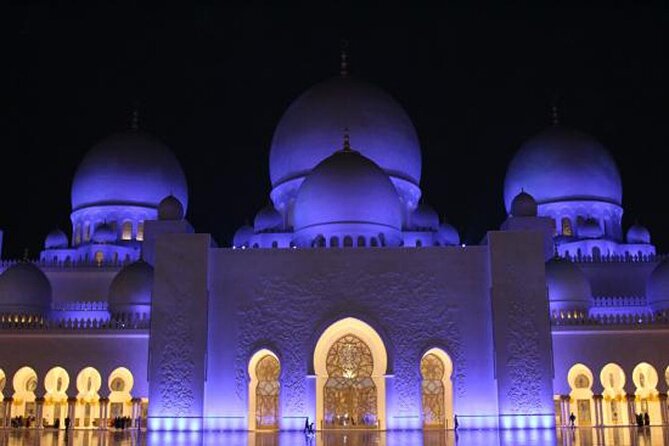 Abu Dhabi Sheikh Zayed Grand Mosque Tour - The carpet, chandeliers, and prayer hall