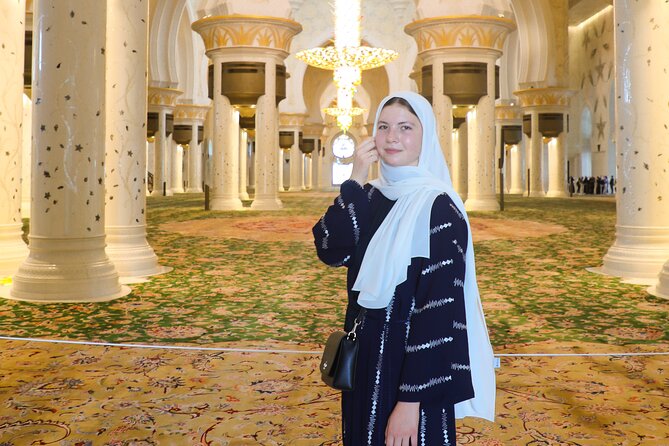 Abu Dhabi Sheikh Zayed Mosque Half-Day Guided Tour from Dubai - Entering the mosque: dress rules come first