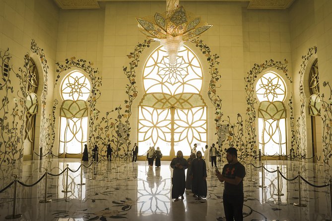Abu Dhabi Sheikh Zayed Mosque Half-Day Guided Tour from Dubai - How much guiding you should expect
