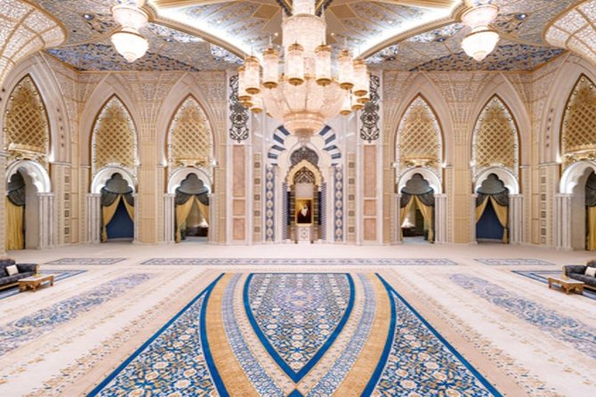 Abu Dhabi Sheikh zayed Mosque with Lunch, Louvre & Qasr Al Watan Palace - Lunch is a useful break, not a side note