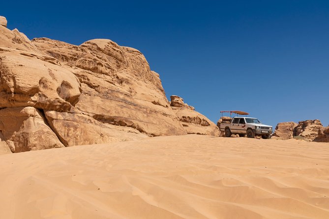 Best of Wadi Rum | Full day jeep tour + overnight in bedouin camp | Pack all-in - Natural arches and canyons