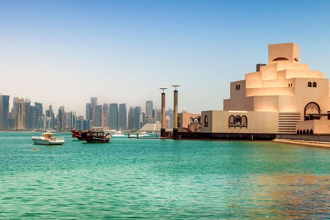 City Tour In Doha || Souq Waqif || Courniche || The Pearl,Katara - The Corniche and West Bay are best seen from the vehicle