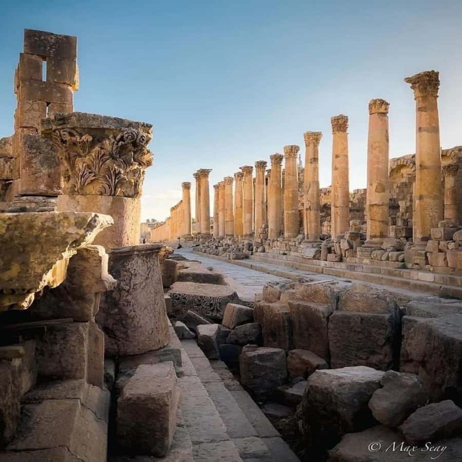 Day Tour Jerash - Ajloun and Um Qais From Amman - Umm Qais: ancient stones and four-country views