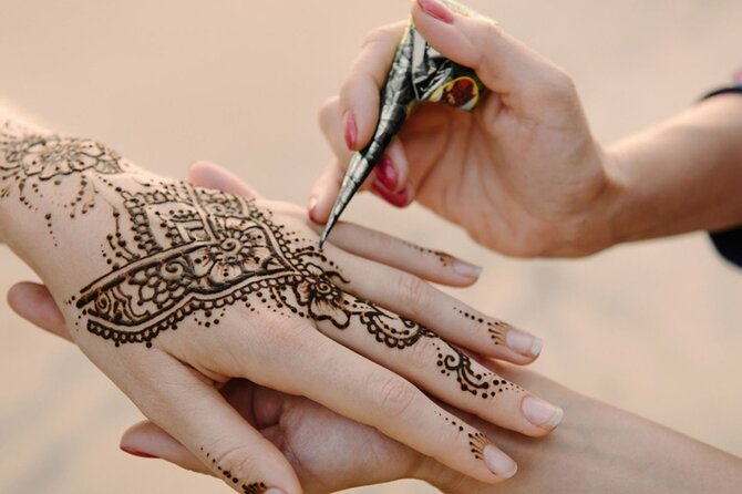 Desert Safari Dubai with BBQ Buffet Dinner - A six-hour desert evening from Dubai