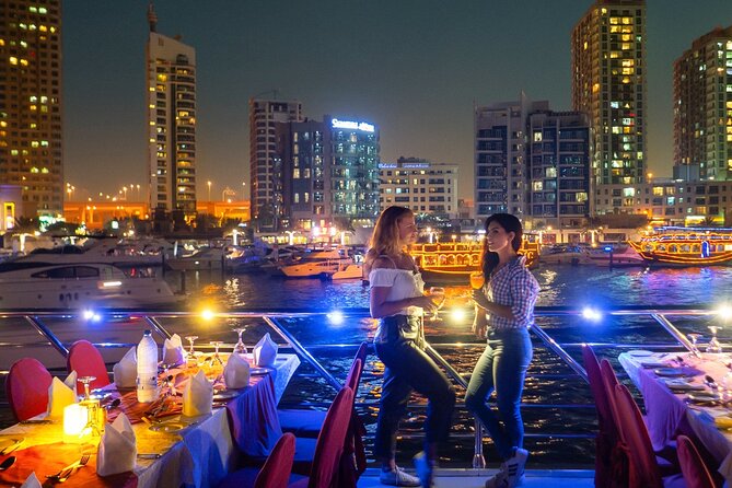Dhow Cruise Marina - Boarding with a welcome drink