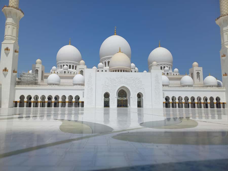 Discover Abu Dhabi: A Full-Day Tour with Lunch - Lunch, the Corniche, and the change of pace