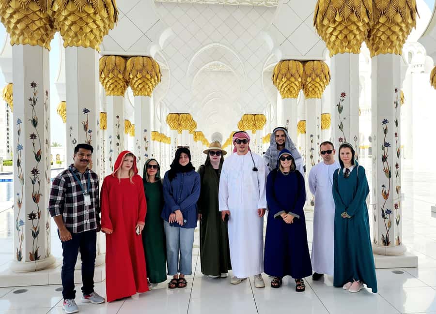 Discover Abu Dhabi: A Full-Day Tour with Lunch - Emirates Palace and the Abu Dhabi skyline