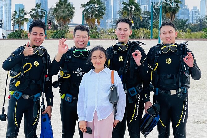 Discovery Scuba Diving in Dubai - A small group, but not necessarily a private lesson