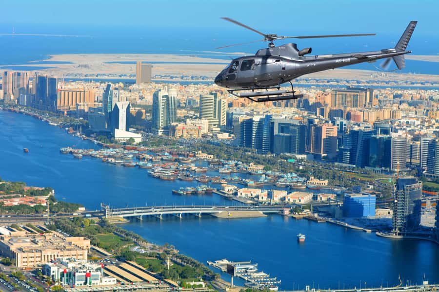 Dubai: 17-Minute Helicopter Tour over Palm Jumeirah - What the 17-minute flight feels like
