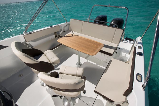 Dubai 1h Sea escape: little get away! - Meeting at Marina Gate and getting ready to sail