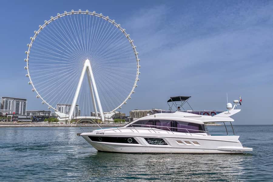 Dubai: 2-Hour Private Yacht Cruise around Burj Al-Arab - Palm Jumeirah and Atlantis The Palm