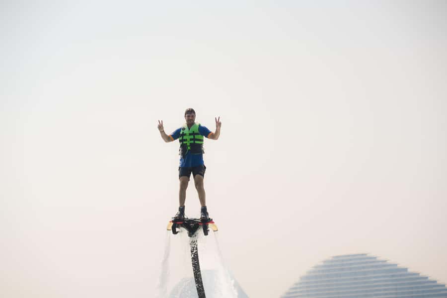 Dubai: 30-minute Flyboard with Instructor and Free Ice Cream - Reaching the 6-meter height
