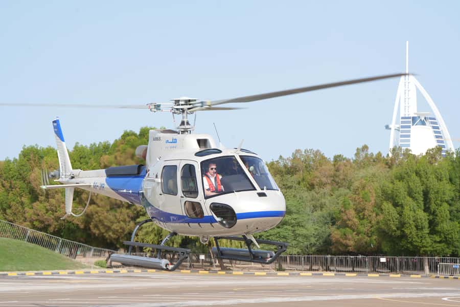 Dubai: 30-Minute Scenic Helicopter Tour - Palm Jumeirah, Atlantis, and The World
