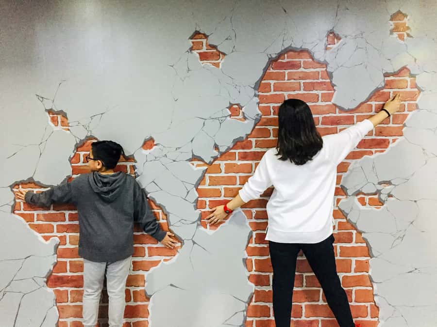 Dubai: 3D World Trick-Art Selfie Museum Entrance - The staff can make or break your pictures