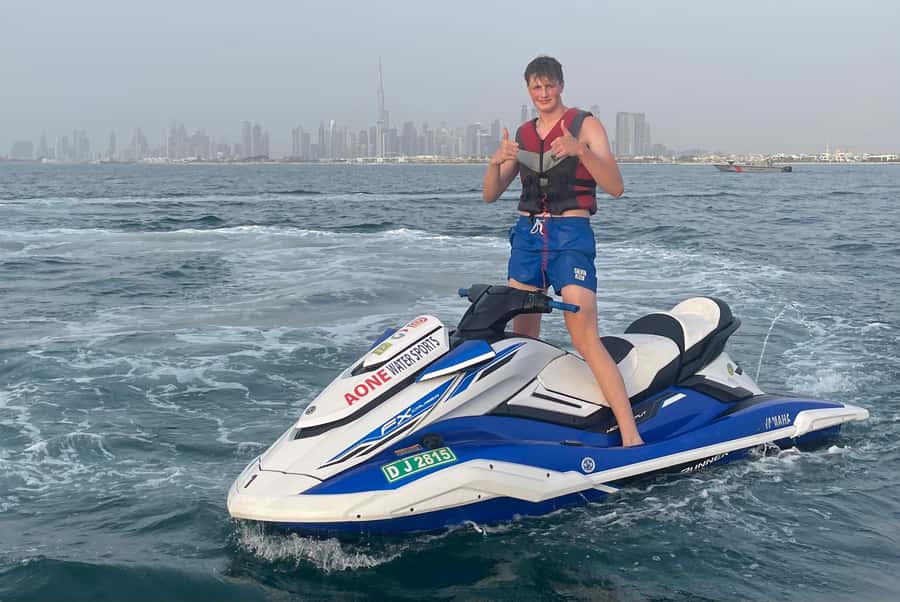 Dubai: 45-Minute Jet Ski Ride - The safety briefing and first minutes on the water