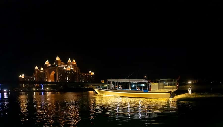 Dubai: Abra Boat Tour in Atlantis, Palm, Ain Dubai & Marina - Dubai Marina Mall and the return through Marina