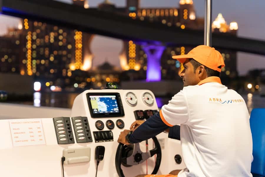 Dubai: Abra Boat Tour in Atlantis, Palm, Ain Dubai & Marina - What the crew adds to the experience