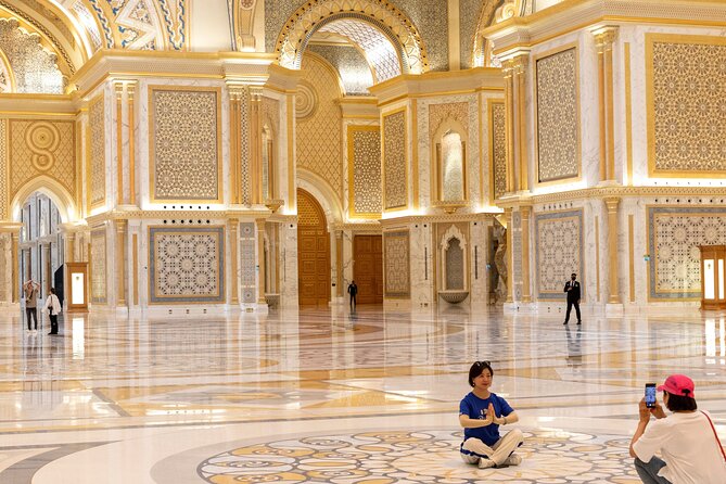 Dubai: Abu Dhabi Trip with Lunch at Al Khayma Heritage Restaurant - Who should book this day trip