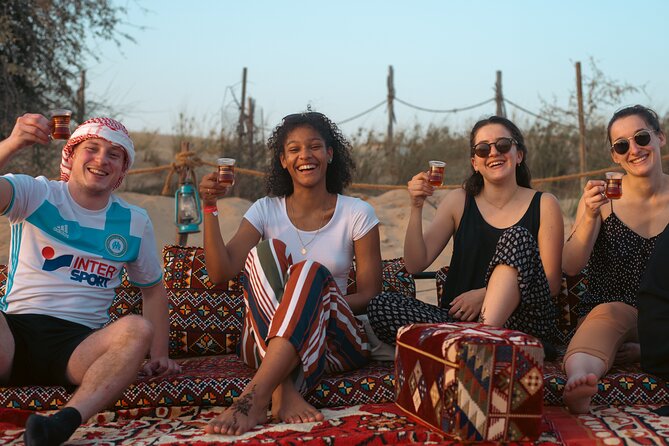 Dubai: Al Marmoom Oasis Vintage Safari: Camels, Stargazing & Meal - Sunset, falcons, and the evening program