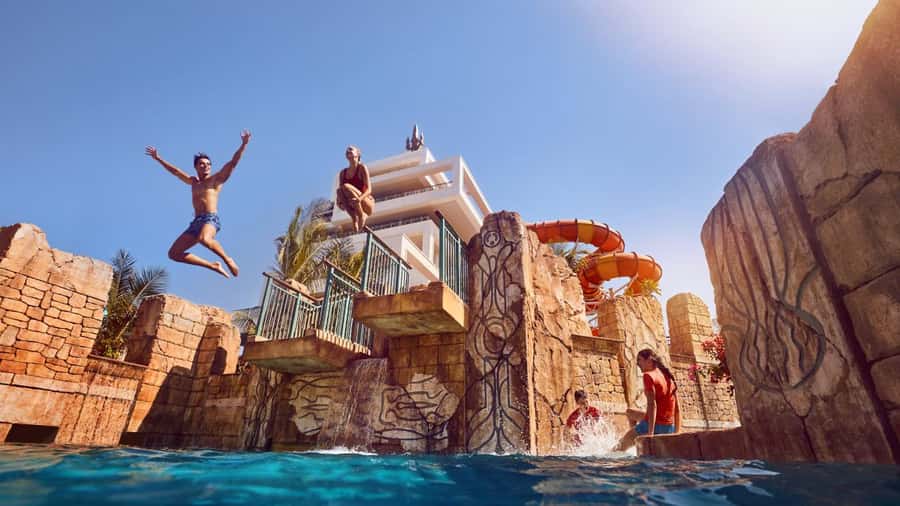 Dubai: Aquaventure World AquaXpress Fast-Pass Only - Starting at the three slide towers