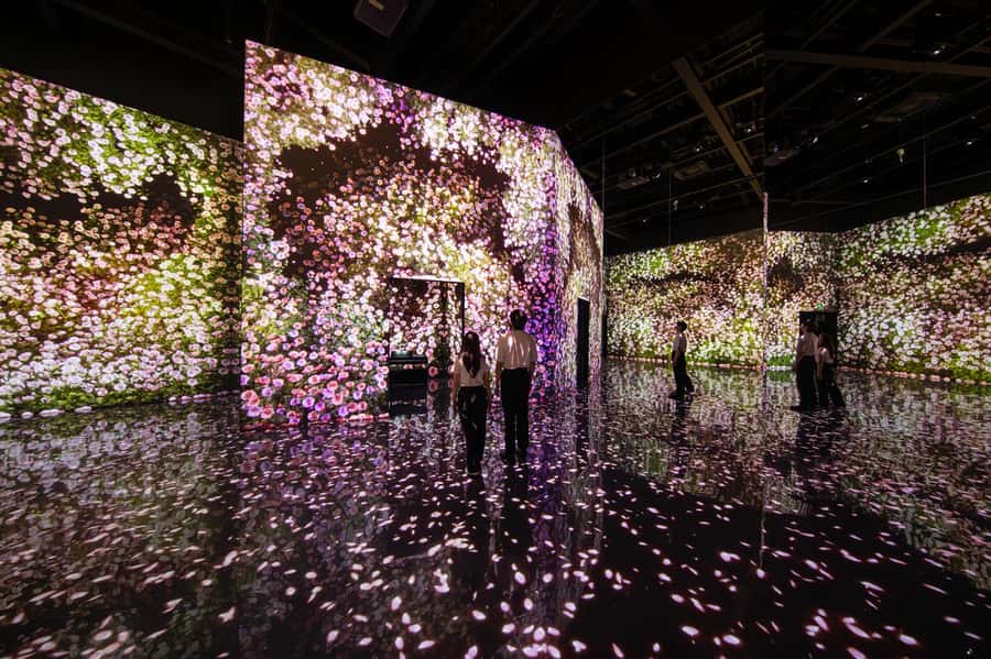 Dubai: Arte Immersive Museum Entry Ticket - The Arte Tea Bar turns dessert into part of the show