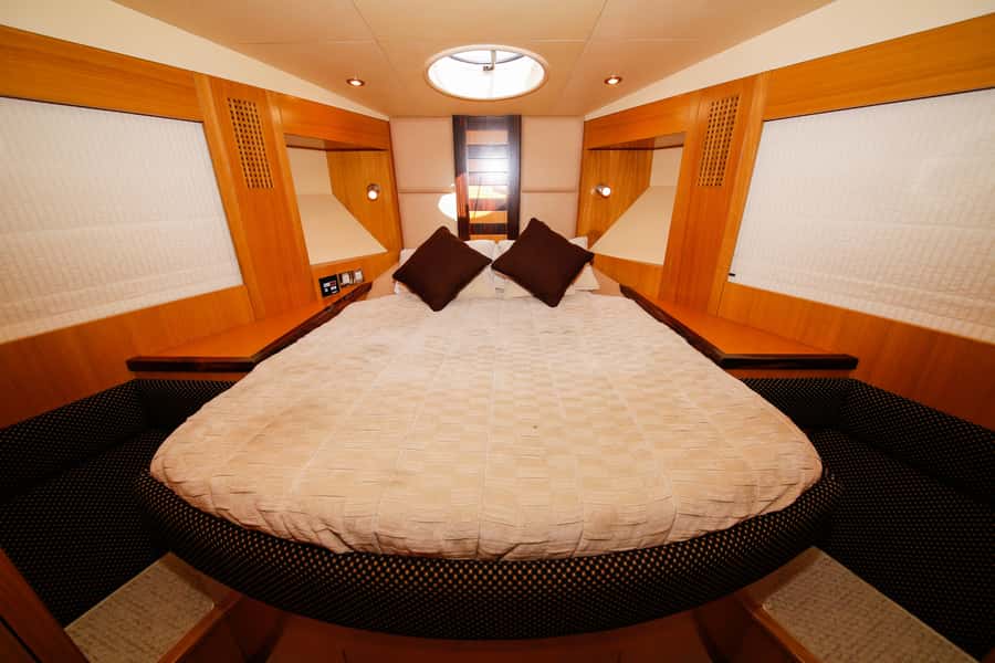 Dubai: Atlantis and Burj Al Arab Cruise on Luxury Yacht - Why seeing Dubai from a yacht changes the view