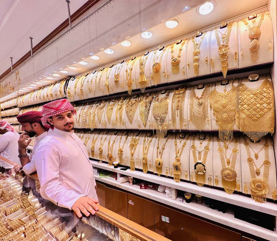 Dubai: Authentic Old Town, Souks, Tastings & Abra Boat Tour - Who will get the most from this tour