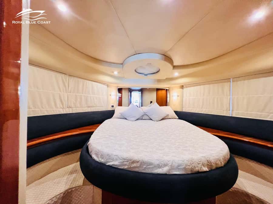Dubai: Azimut 42 Feet Private Luxury Yacht Cruise - What the crew adds to the outing