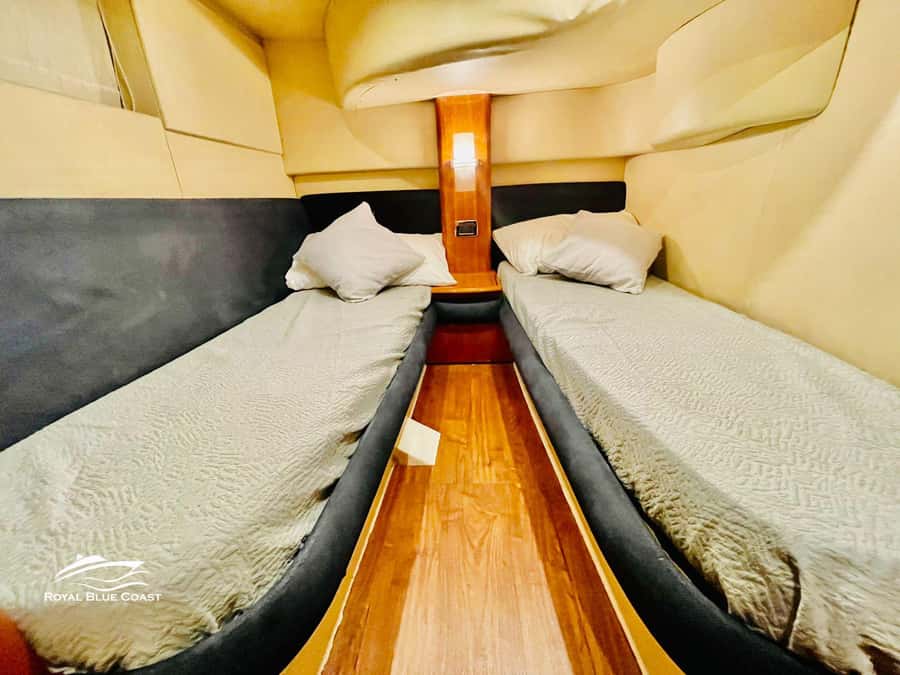 Dubai: Azimut 42 Feet Private Luxury Yacht Cruise - Is $160 good value?