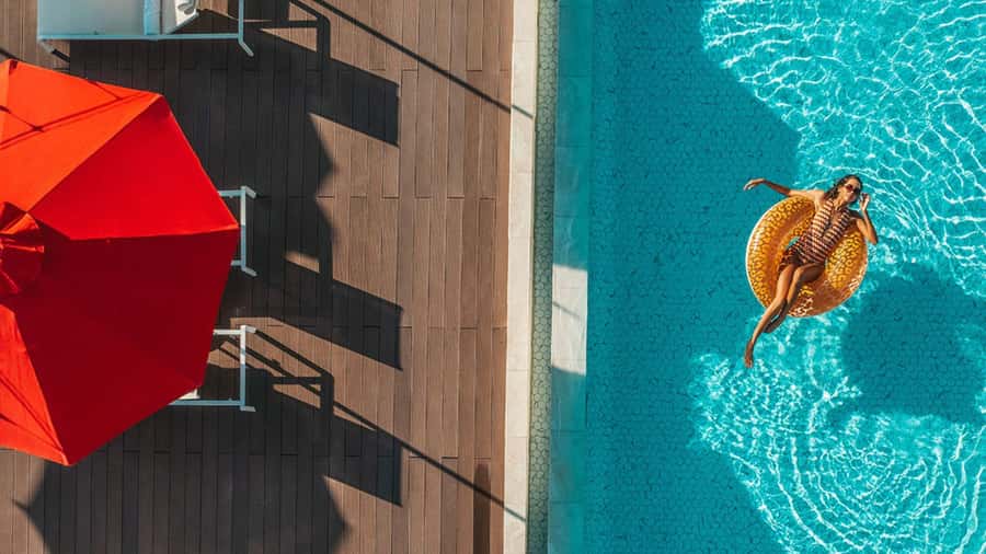 Dubai: Beach Day on the Palm with Skyline Views - Ordering lunch and drinks by the pool