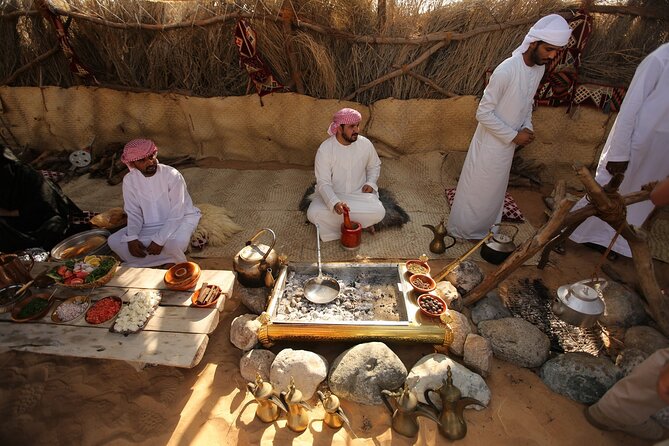 Dubai: Bedouin Culture Safari - A 25-minute falconry performance