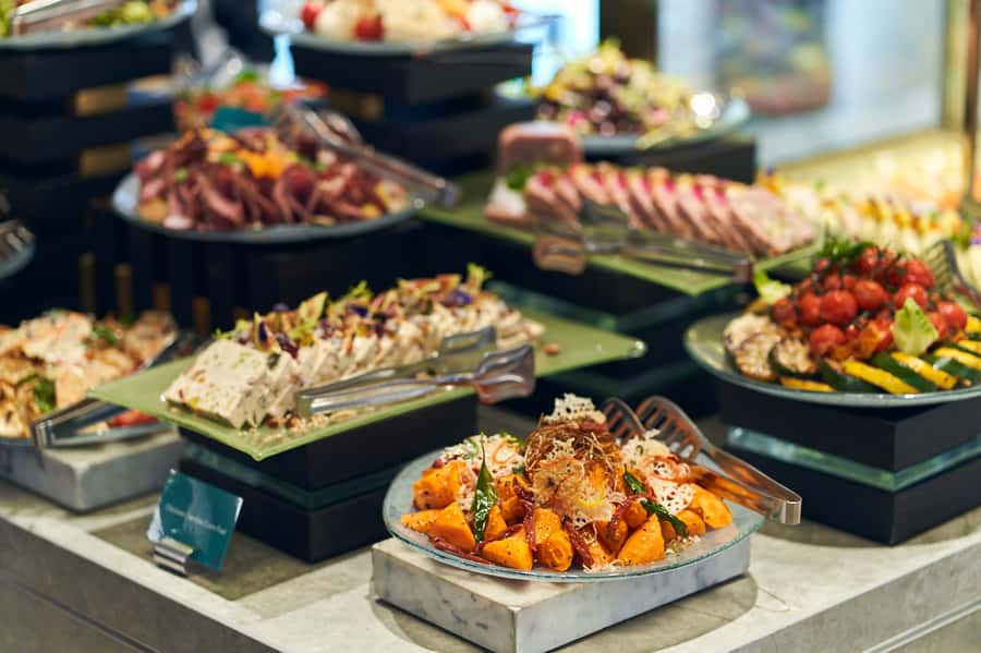 Dubai: Buffet Dinner at Saffron in Atlantis the Palm - The live stations make dinner feel like an event