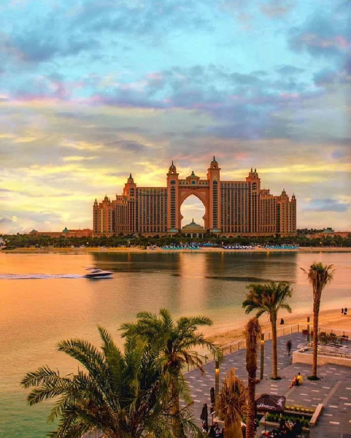 Dubai: City Highlights Private Layover Tour with Transfer - What the guides add to the experience