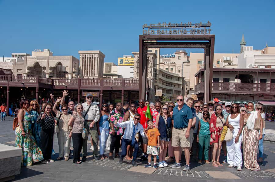 Dubai: Complete Day Tour with Optional Lunch - Lunch beside the Burj Khalifa fountains