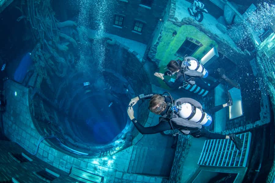 Dubai: Discover Scuba Dive for Beginners at Deep Dive - Why this indoor scuba session is different
