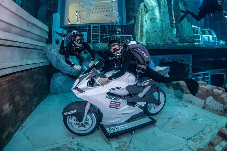 Dubai: Discover Scuba Dive for Beginners at Deep Dive - The first 30 minutes: safety, equipment, and calm breathing