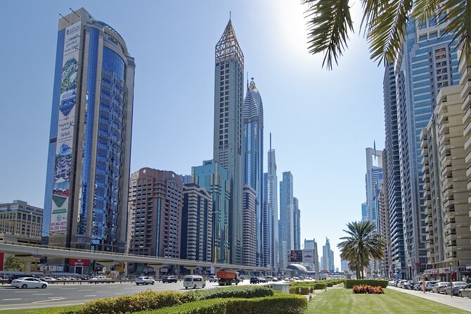 Dubai Discovery Tour - Half Day - Palm Jumeirah: impressive from the road