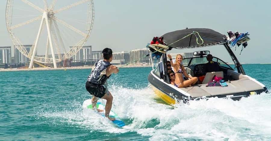 Dubai: Dubai Marina Wakesurfing or Wakeboarding Experience - Why Dubai Marina makes this board lesson special
