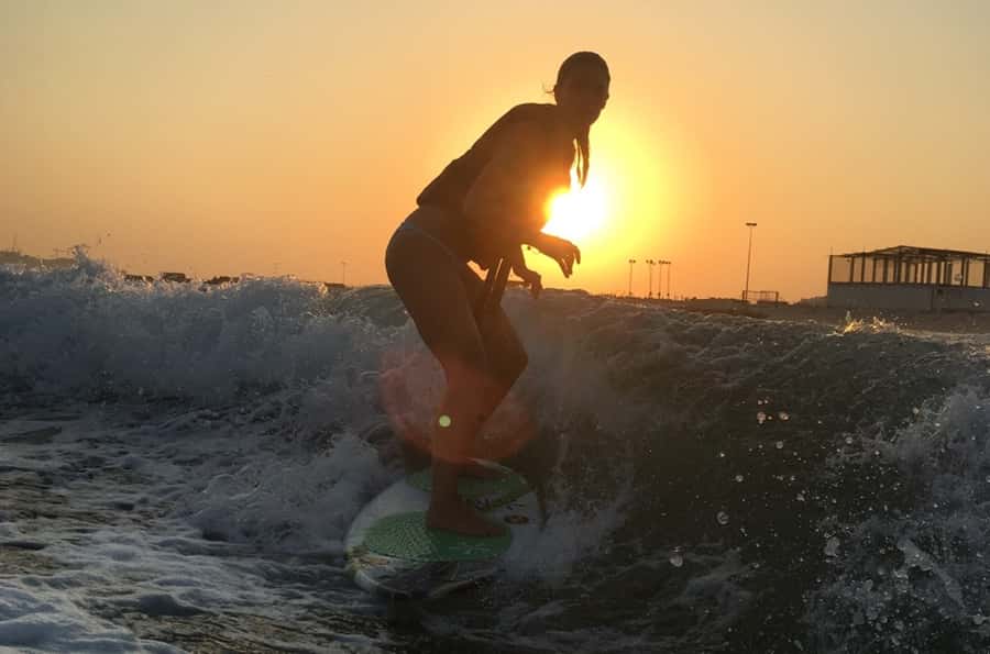 Dubai: Dubai Marina Wakesurfing or Wakeboarding Experience - What the price means for a small group